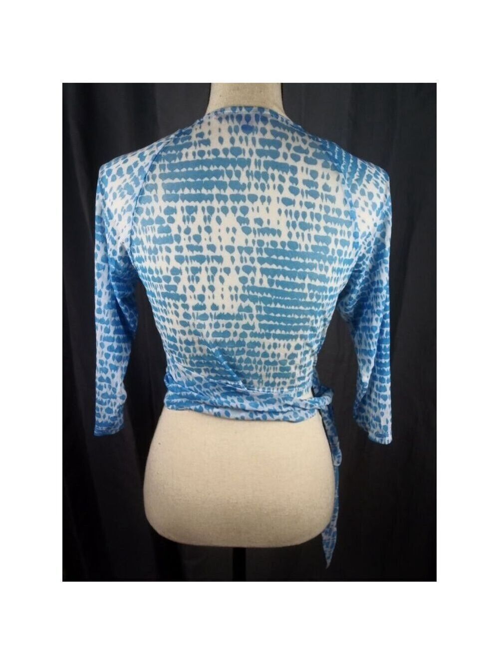Luxe by Carmen Marc Valvo Wrap Top, Blue White 3/4 Sleeve, size 12 - Picture 3 of 4